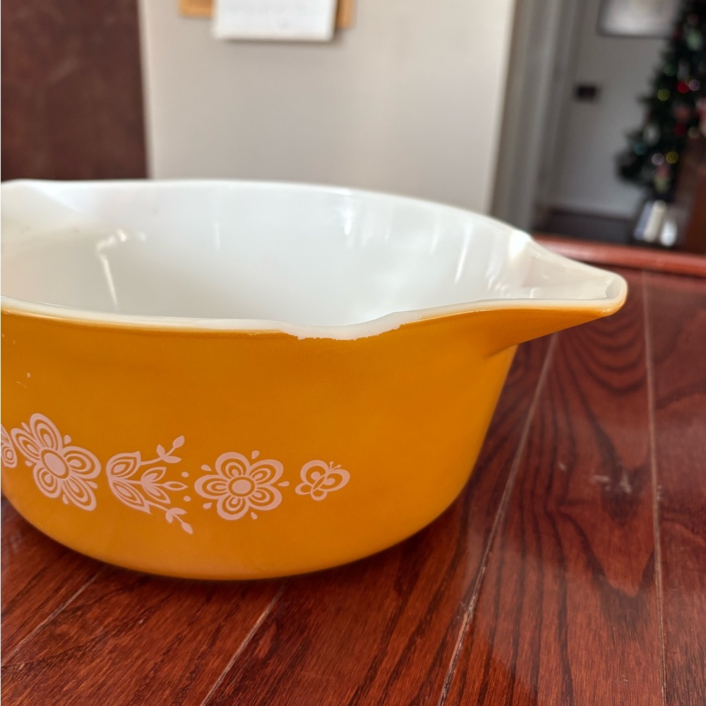 Vintage Pyrex Butterfly Gold 475 Casserole 2.5 qt - damaged - Picture 4 of 8